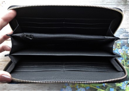 Женский кожаный кошелек Blue purse синего цвета
Стильный дизайн, отличное качест. . фото 4