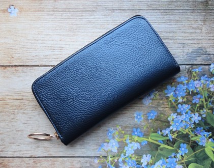 Женский кожаный кошелек Blue purse синего цвета
Стильный дизайн, отличное качест. . фото 2