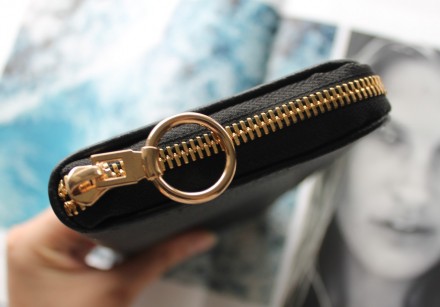 Женский кожаный кошелек черный
Стильный дизайн, отличное качество, итальянская н. . фото 3