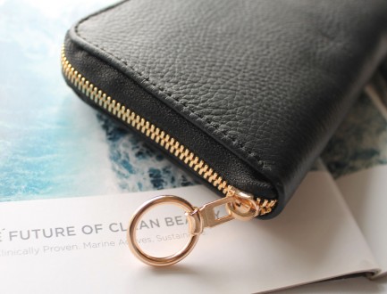 Женский кожаный кошелек черный
Стильный дизайн, отличное качество, итальянская н. . фото 6
