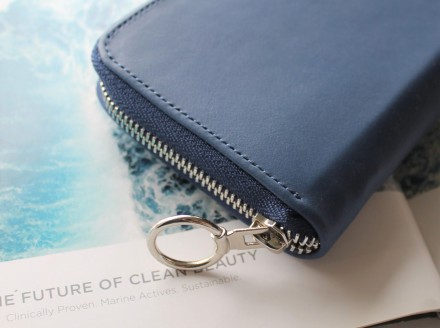 Женский удобный кожаный кошелек синего цвета
Стильный дизайн, отличное качество,. . фото 4