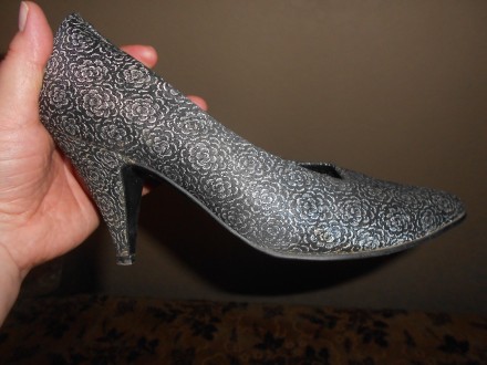Продам качественные итальянские туфли в хорошем состоянии под цвет серебряной па. . фото 2