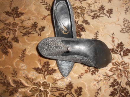 Продам качественные итальянские туфли в хорошем состоянии под цвет серебряной па. . фото 5