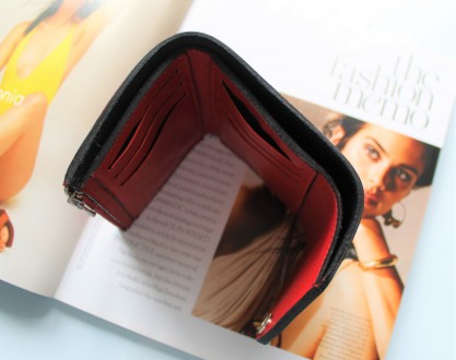 Женский кожаный кошелек красный
Женский стильный кошелек из натуральной кожи.
Ко. . фото 10