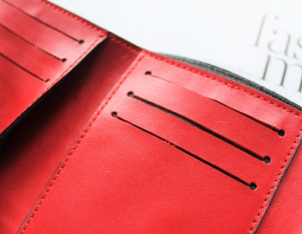 Женский кожаный кошелек красный
Женский стильный кошелек из натуральной кожи.
Ко. . фото 11