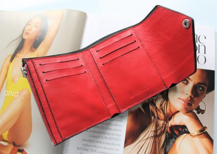 Женский кожаный кошелек красный
Женский стильный кошелек из натуральной кожи.
Ко. . фото 5