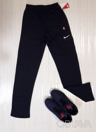 Код товара: 4045.5
Мужские спортивные штаны с двумя карманами, нижняя часть штан. . фото 1