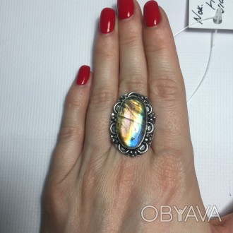 Предлагаем Вам купить оригинальное кольцо с природным лабрадором в серебре.
Разм. . фото 1