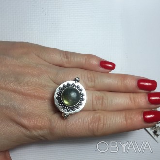 Яркое кольцо с лабрадором "секрет" 
Кольцо с лабрадором в серебре. Индия!!!
Разм. . фото 1