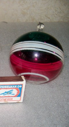 Шары елочные СССР.70-е гг.
1.Блестящие разноцветные.Около 9см диаметр. 3шт.
2.. . фото 6