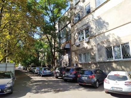 Продажа комплекса 3 зданий, общая площадь 13170м2, участок 1,38 га, м. Шулявская. . фото 8