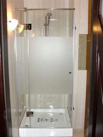 Виготовляємо душові кабіни із загартованого скла

Ціна вказана за душову кабін. . фото 4