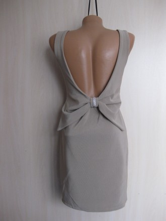 Классное платье с голой спиной и бантом, Италия, M/L, км0864
цвет серо-бежево-к. . фото 2