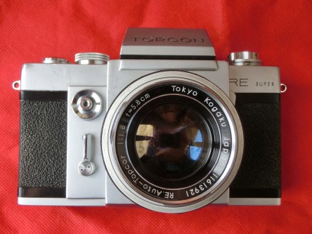 Это  первая 35-мм зеркальная фотокамера, с измерением через объектив. Экспозиция. . фото 2