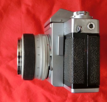 Это  первая 35-мм зеркальная фотокамера, с измерением через объектив. Экспозиция. . фото 6