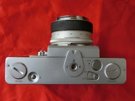 Это  первая 35-мм зеркальная фотокамера, с измерением через объектив. Экспозиция. . фото 7