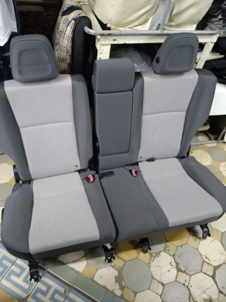 сиденья Toyota RAV 4 европеец ткань с велюром состояние идеальное подушки не стр. . фото 4