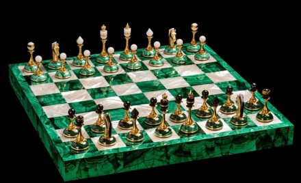 Предлагаем вашему вниманию подарочные шахматы из фарфора
 по мотивам Н. В. Гого. . фото 2