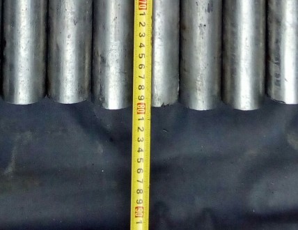 Стальний круг ф50 1,67м довжини 20грн/ кг.
Труба нержавіюча ф45мм довжина 80 см. . фото 4