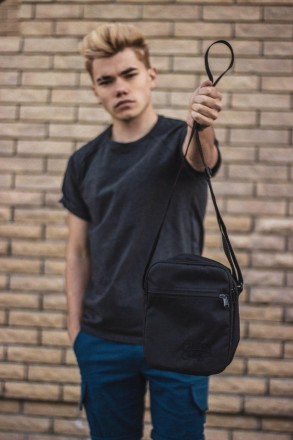 Мессенджер Custom Wear вышивка Black. Київ. фото 1 Мессенджер Custom Wear вышивка Black. Київ. фото 1