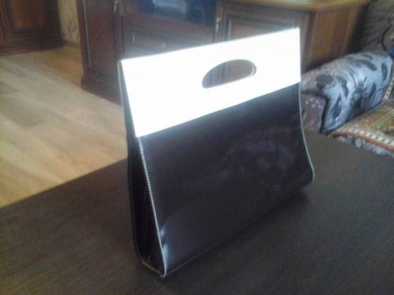 Женская деловая сумка из искусственного лака, цвет коричневый с бежевым, на подк. . фото 2