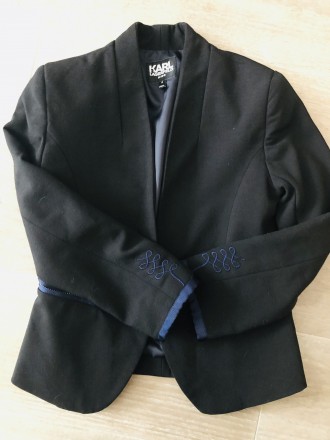 KARL LAGERFELD 
Дитячий розумний чорний піджак для дівчаток.  Красиво оформлени. . фото 12