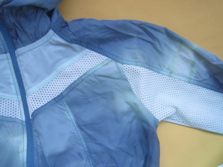 Тонкая  курточка  ветровка, р.ХS, YES or ON,  состоит из двух видов ткани- нейло. . фото 5