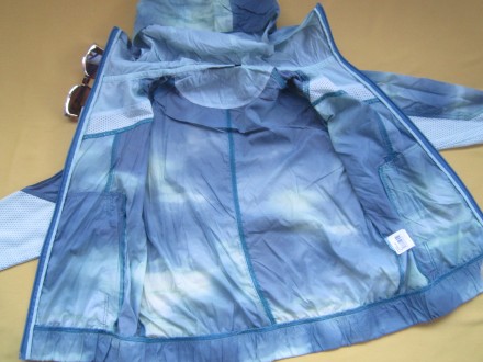 Тонкая  курточка  ветровка, р.ХS, YES or ON,  состоит из двух видов ткани- нейло. . фото 3