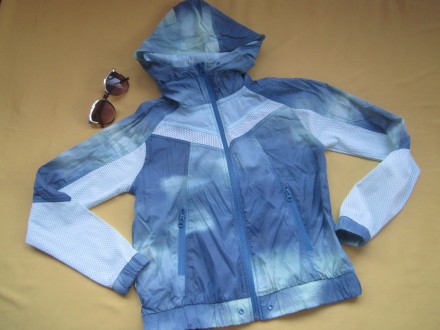 Тонкая  курточка  ветровка, р.ХS, YES or ON,  состоит из двух видов ткани- нейло. . фото 2