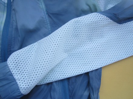 Тонкая  курточка  ветровка, р.ХS, YES or ON,  состоит из двух видов ткани- нейло. . фото 6