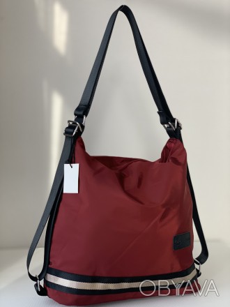 Спортивная нейлоновая сумка-рюкзак бордового цвета выполнена из плотного и водоо. . фото 1