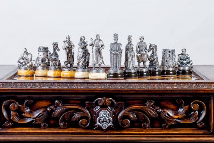 Тематически шахматы представляют историю противостояния князей Острожских и Осма. . фото 13