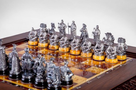Тематически шахматы представляют историю противостояния князей Острожских и Осма. . фото 12