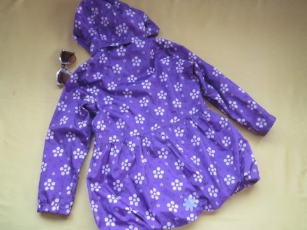 Ветровка  дождевик  курточка  плащ, р.122-128, TCM.
Цвет - фиолетовый в цветочк. . фото 3