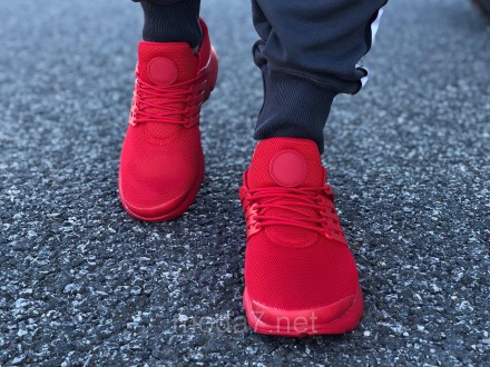 
Мужские кроссовки Nike Air Presto красные
Красного цвета и красными шнурками.
О. . фото 15