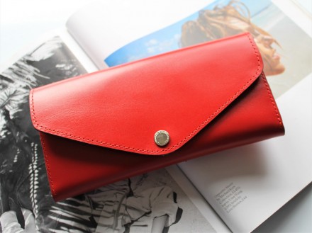 Кожаный стильный женский кошелек ручной работы
Размер: 20см × 10см × 3см.
Отделе. . фото 2