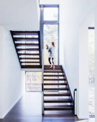 Современная лестница на второй этаж, с перилами, под ключ, безупречного качества. . фото 5