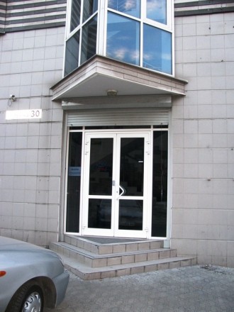 Двухэтажный офис в жилом комплексе на красной линии. Отдельный вход. Зал open sp. . фото 10