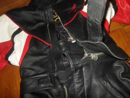 Есть также  ещё несколько хороших  кожаных и текстильных мотокурток и брюк с мин. . фото 4