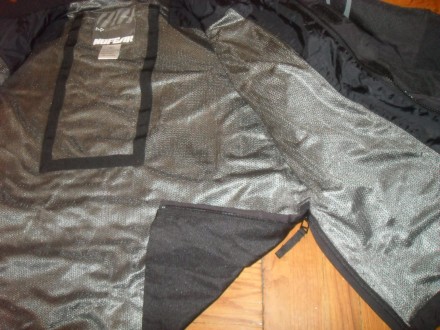 Есть ещё также несколько хороших кожаных и текстильных мотокурток и брюк с миним. . фото 6