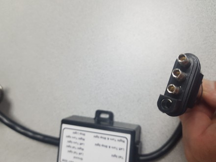 Электро преобразователь для того чтобы поменять 4-контактный штекер USA на 7-pin. . фото 3