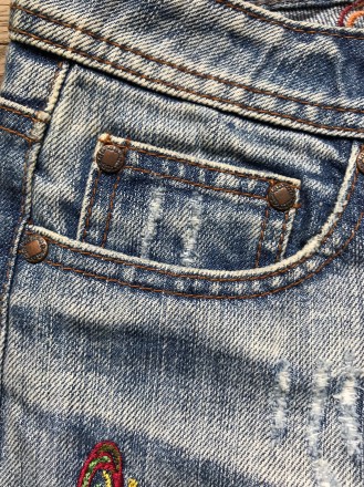 Стильные женские джинсы Amisu denim с ярким вышитым рисунком(аппликацией). Произ. . фото 9