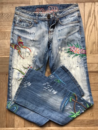 Стильные женские джинсы Amisu denim с ярким вышитым рисунком(аппликацией). Произ. . фото 2