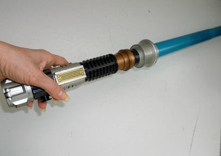 Большой пластиковый раскладной синий световой меч джедая Hasbro Star Wars   Длин. . фото 7