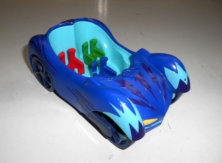 Яркая пластиковая гоночная машина супергероя Пи Джей Кетбоя Just Play  из мультс. . фото 5
