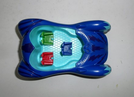 Яркая пластиковая гоночная машина супергероя Пи Джей Кетбоя Just Play  из мультс. . фото 12