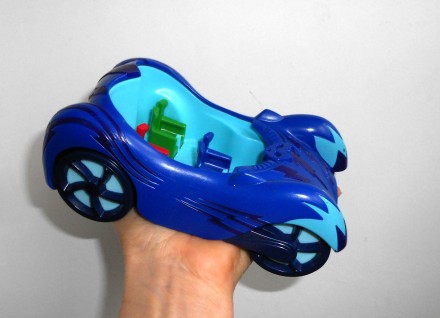 Яркая пластиковая гоночная машина супергероя Пи Джей Кетбоя Just Play  из мультс. . фото 4