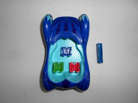 Яркая пластиковая гоночная машина супергероя Пи Джей Кетбоя Just Play  из мультс. . фото 3