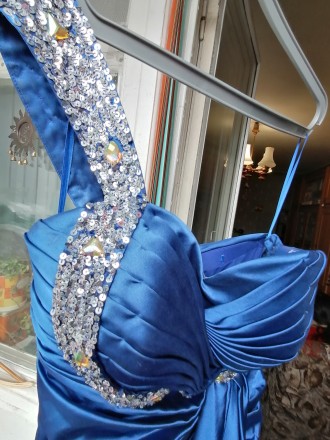 Синее концертное платье, р 38-40, лиф на одно плечо, расшит серебряными пайеткам. . фото 6
