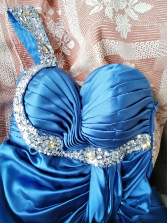Синее концертное платье, р 38-40, лиф на одно плечо, расшит серебряными пайеткам. . фото 5